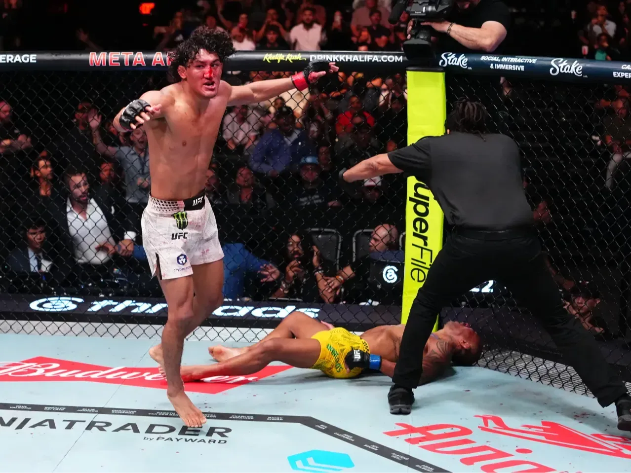 Fantasztikus mérkőzés, ijesztő zárás: Rosas Jr. legyőzte Barcelost a UFC Vegas 121-en