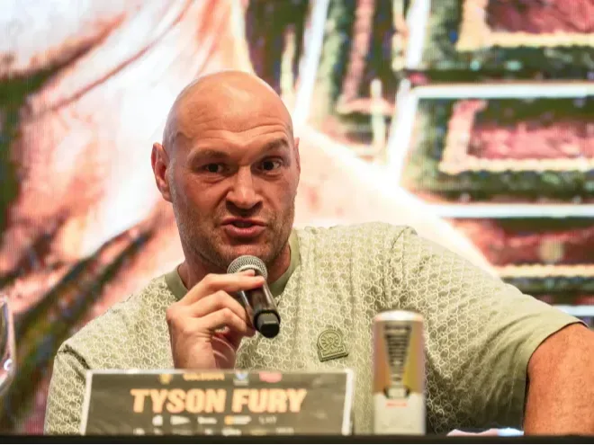 Fury feladta a Joshua-meccset, és kiosztotta Eddie Hearnt