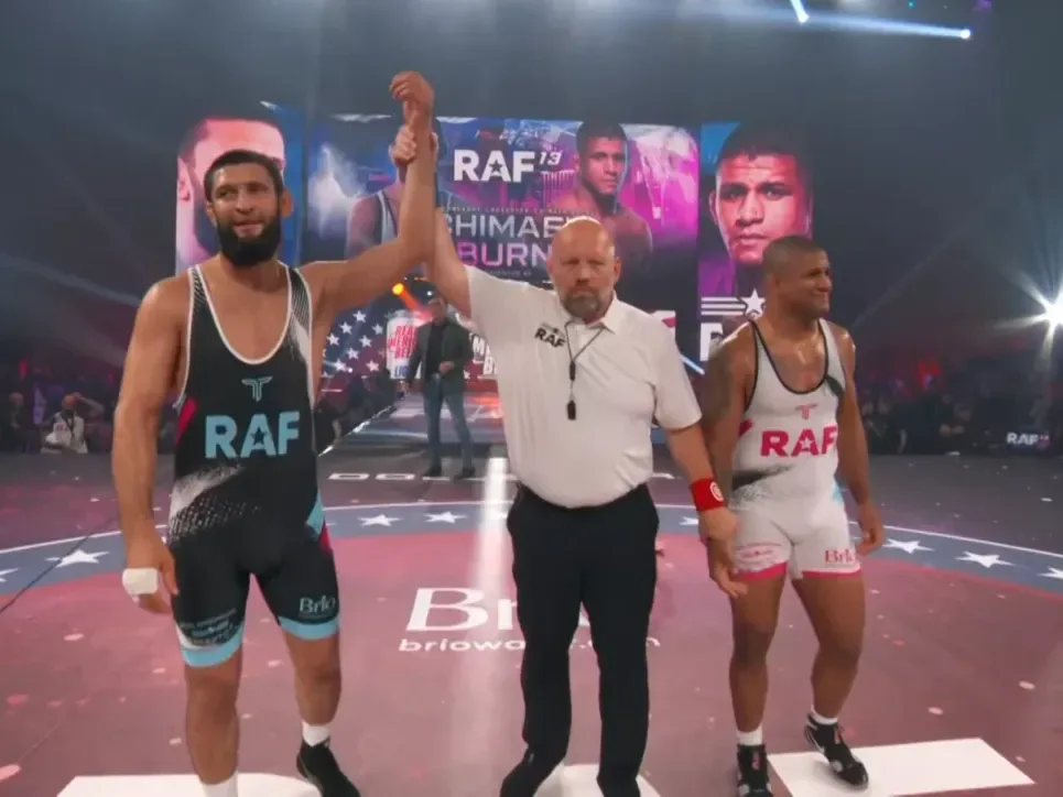 Chimaev újra tarolt: 15-4-es technikai bukással verte Gilbert Burnst a RAF 13-on