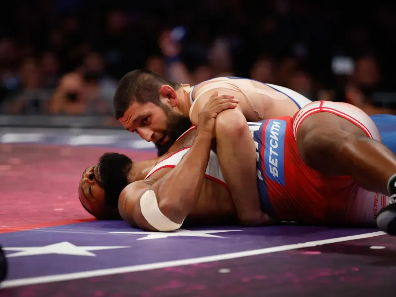 Kegyetlen gyorsasággal: Khamzat Chimaev 94 másodperc alatt pinnelte Tyron Woodley-t Moszkvában