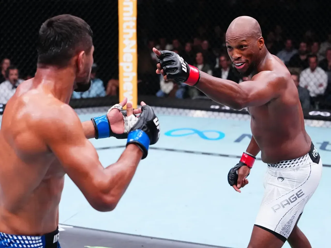 Győzött, de senkit sem szórakoztatott: Michael Page ismét pontozással nyert Ruzibojev ellen Párizsban