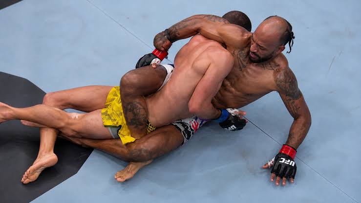 UFC 330: Charles Johnson "skót csavar"