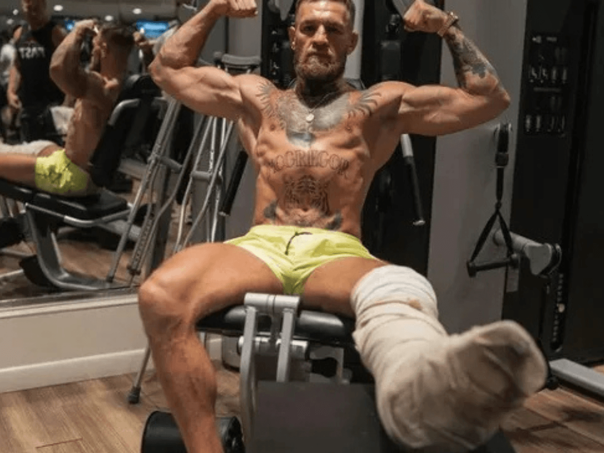 Conor McGregor a lábtörése után edz