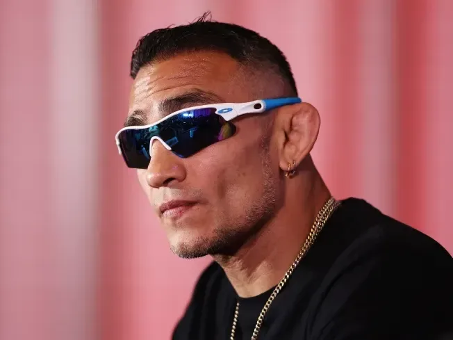 Tony Ferguson nekiment a Misfits Boxingnak a bizarr sajtótájékoztatón a Sebie elleni címvédés előtt