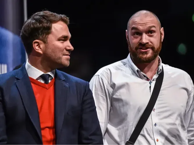 Veszélybe került a Fury-Joshua rangadó, Fury gyávának nevezte riválisát és Eddie Hearnt